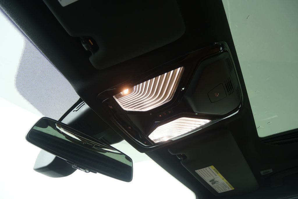 Thumbnail: 2025 BMW 3 Series - 25