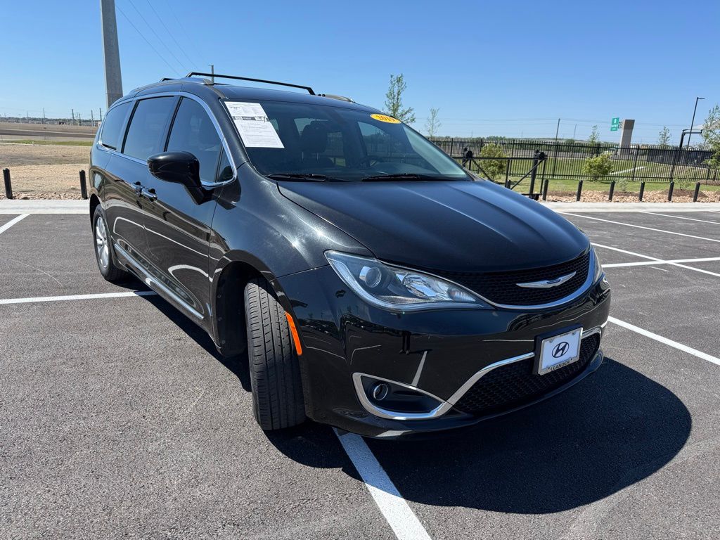 Thumbnail: 2019 Chrysler Pacifica - 3