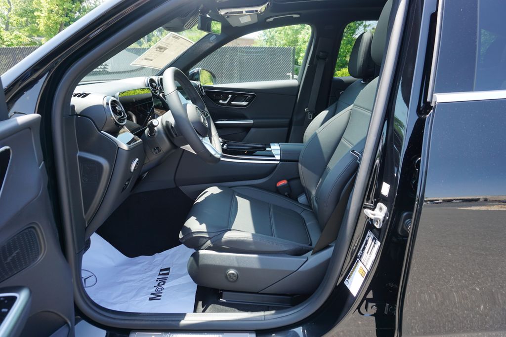 2025 Mercedes-Benz GLC 300 19
