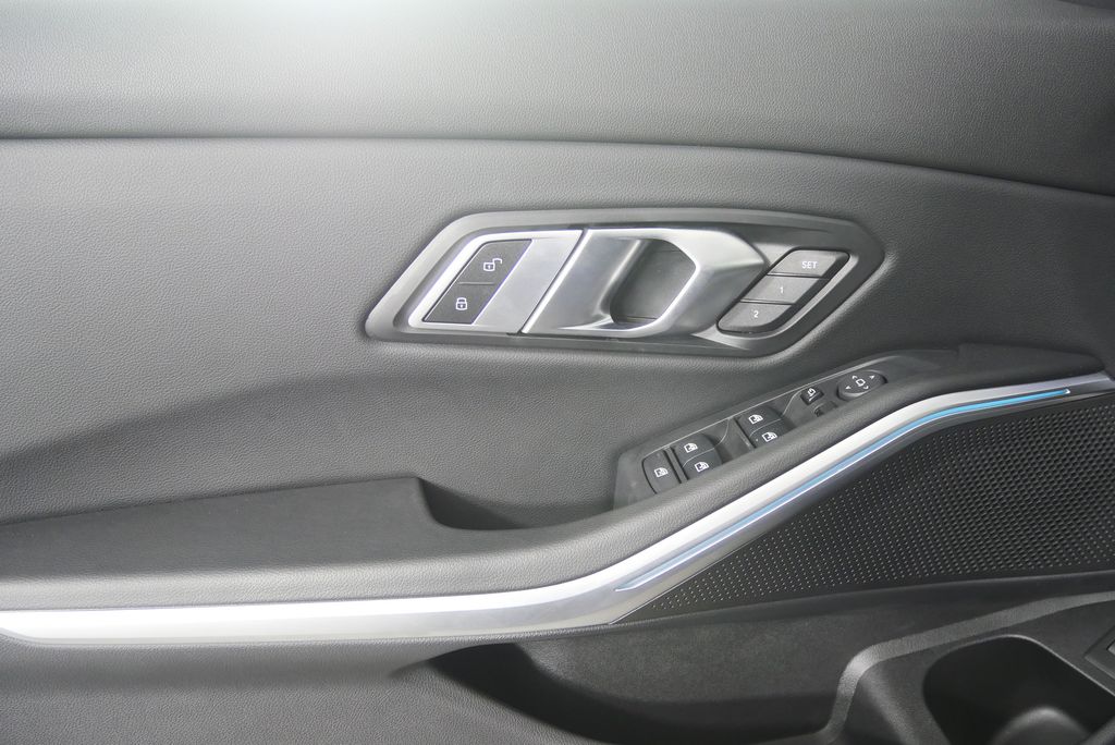 Thumbnail: 2023 BMW 3 Series - 9