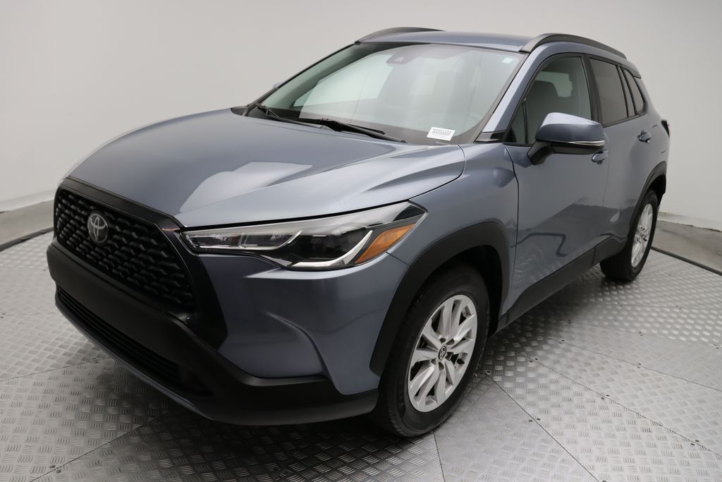 2022 Toyota Corolla Cross LE 2