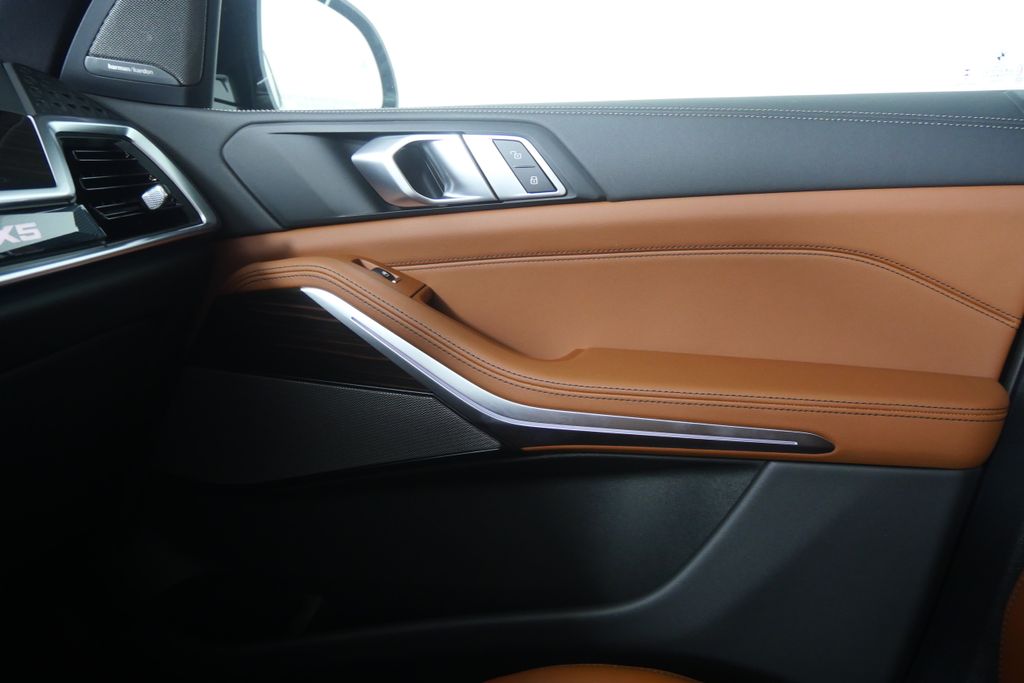 Thumbnail: 2026 BMW X5 - 25