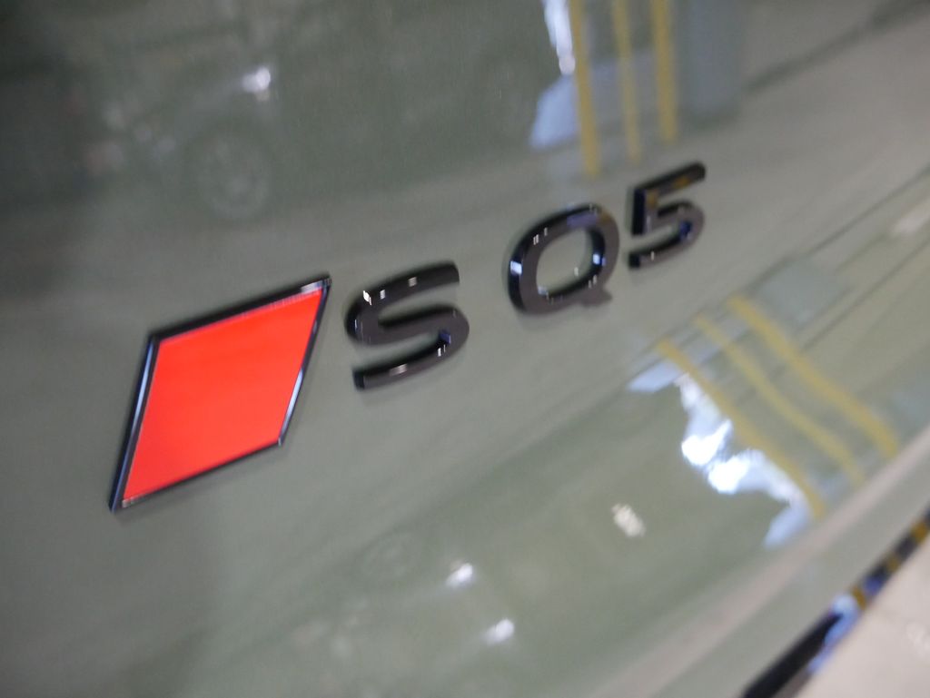 Thumbnail: 2026 Audi SQ5 - 9