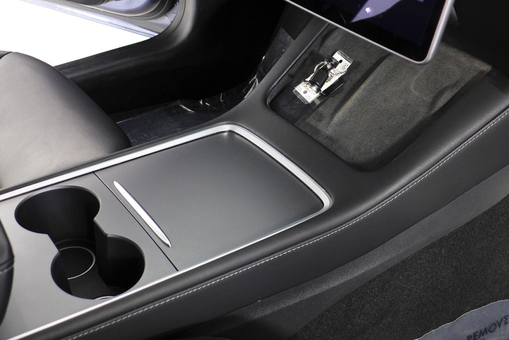 Thumbnail: 2021 Tesla Model 3 - 15