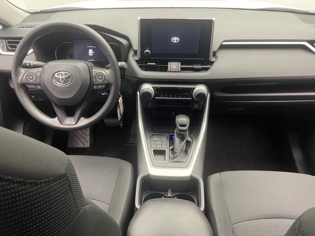 2024 Toyota RAV4 LE 18