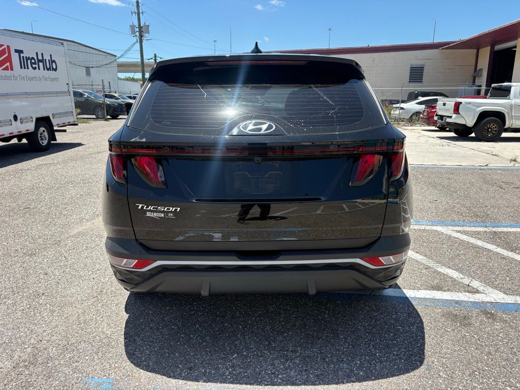 Used 2024 Black Hyundai SE image 4