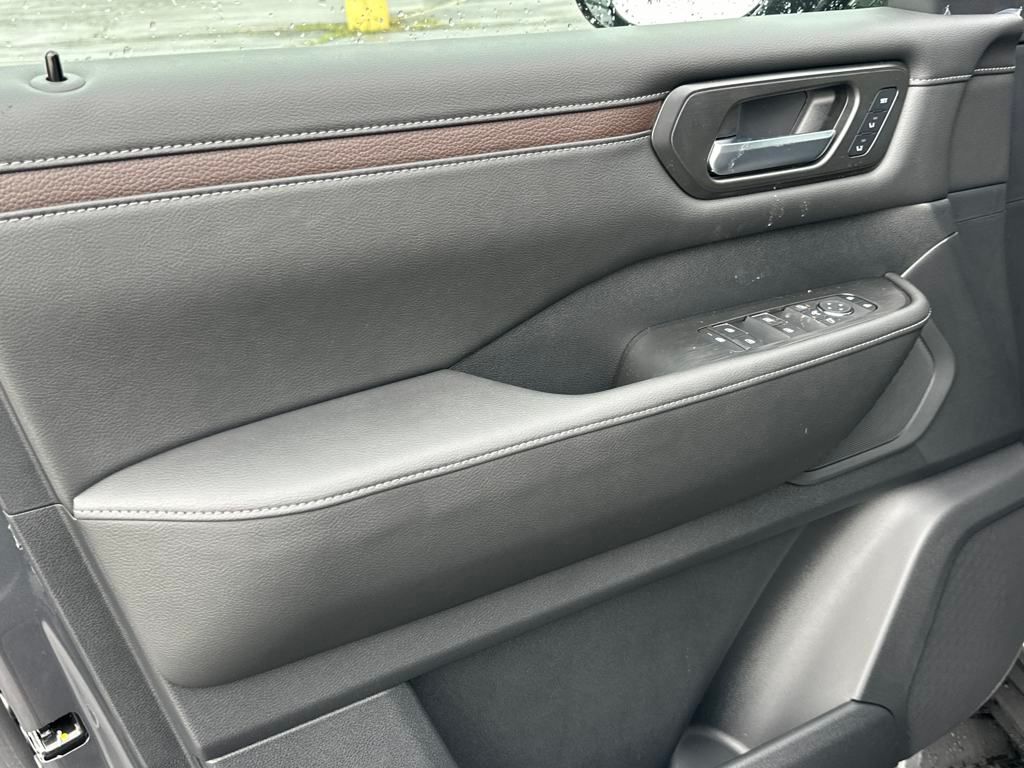 2025 Nissan Armada SL photo