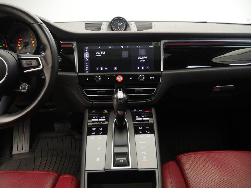 Thumbnail: 2023 Porsche Macan - 30