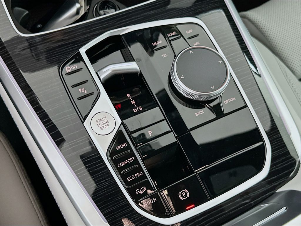 Thumbnail: 2026 BMW X5 - 15