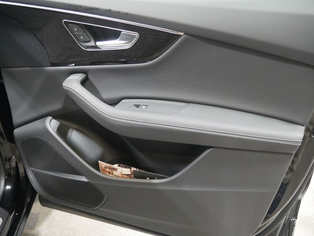 Thumbnail: 2026 Audi Q8 - 28