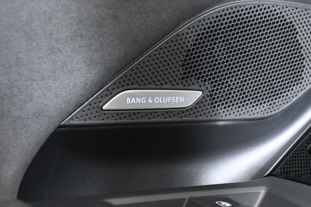 Thumbnail: 2025 Audi S6 - 25