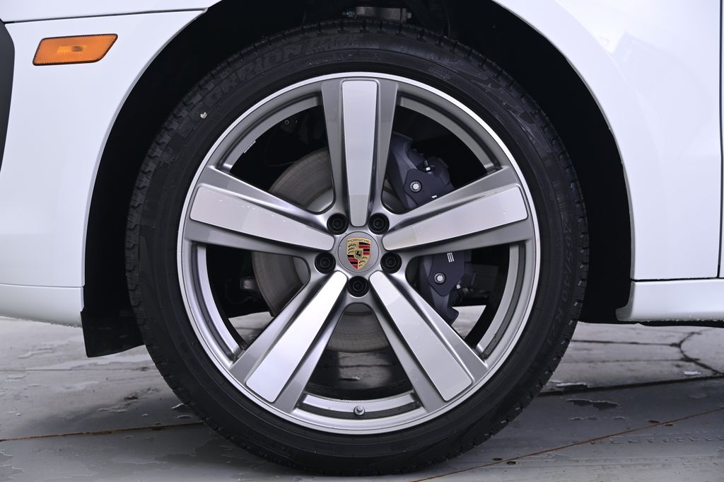 Thumbnail: 2025 Porsche Macan - 15