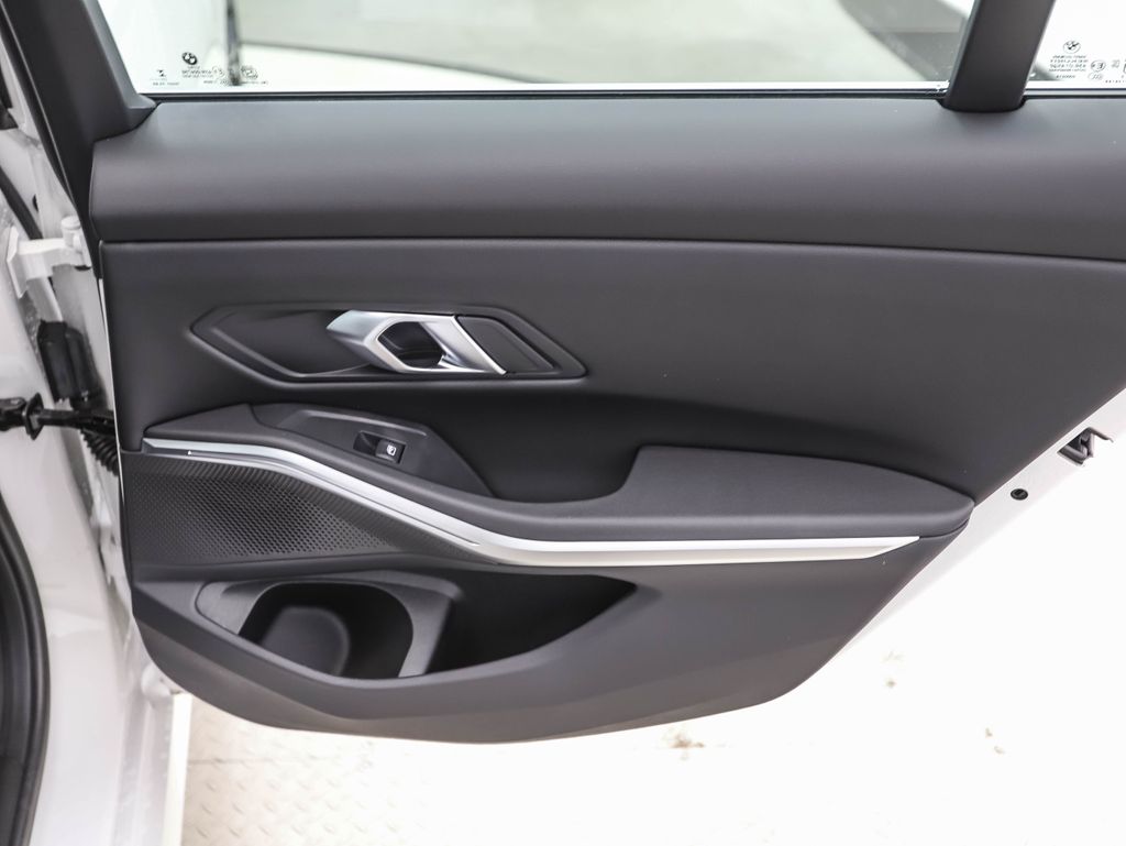 Thumbnail: 2025 BMW 3 Series - 25