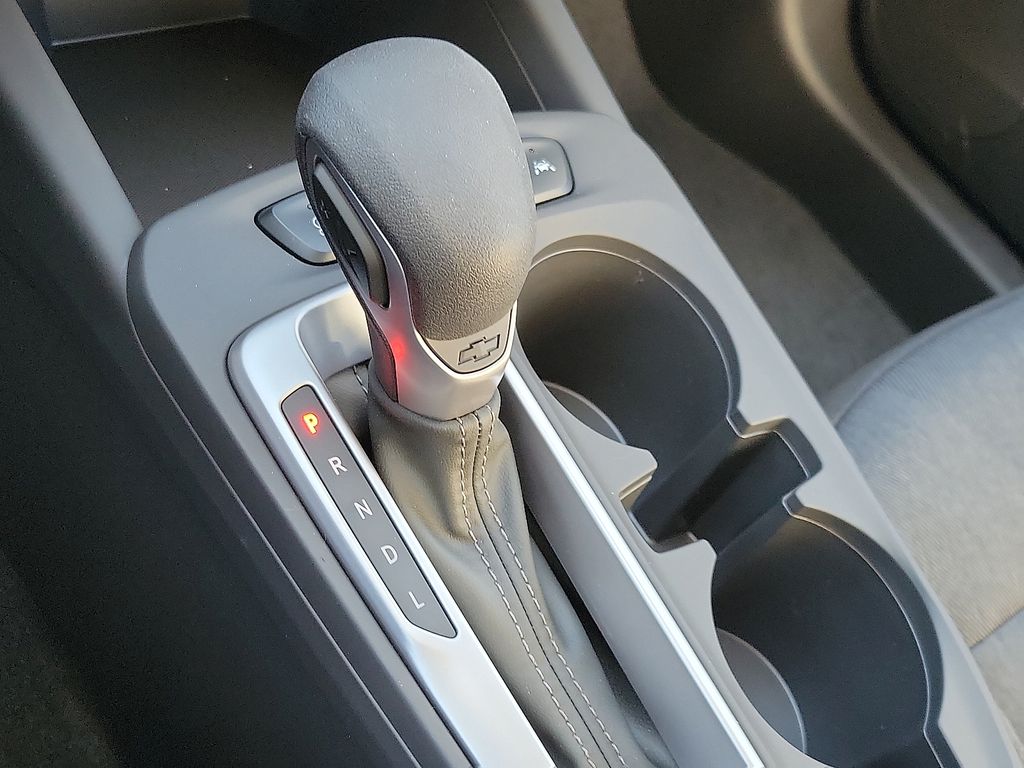 2025 Chevrolet Trax LS 8