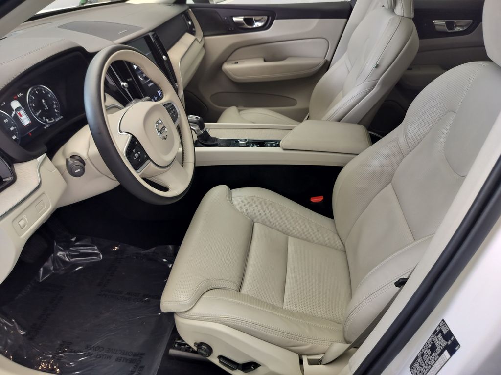 Thumbnail: 2020 Volvo XC60 - 7