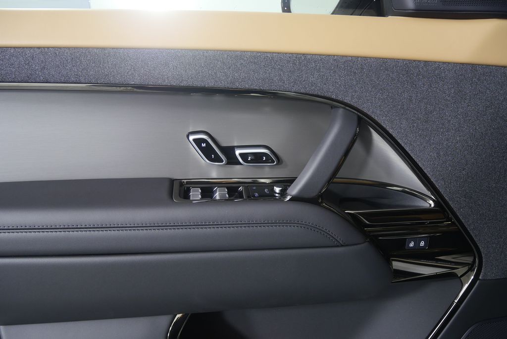 Thumbnail: 2025 Land Rover Range Rover Sport - 9