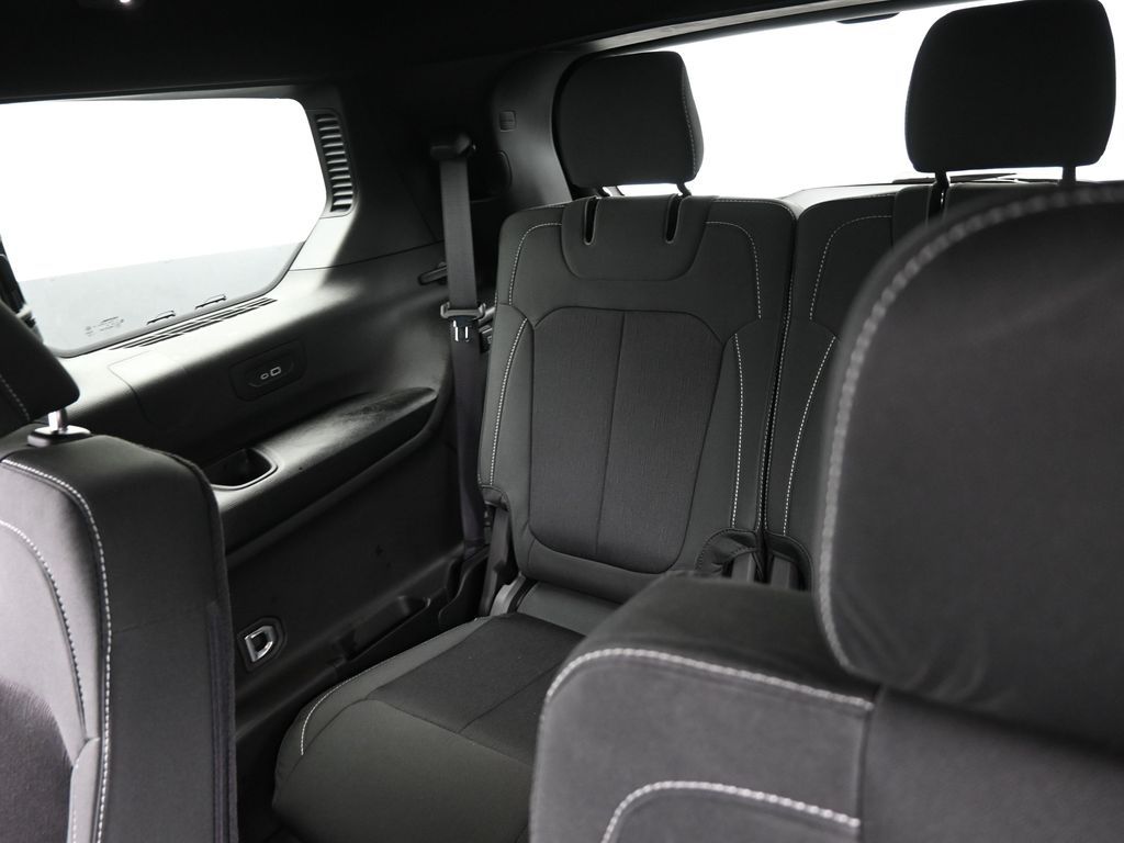 Used 2024 Silver Zynith Jeep Laredo image 36