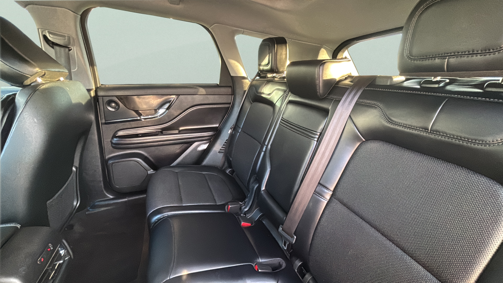 Used 2021 Silver Lincoln Reserve image 19