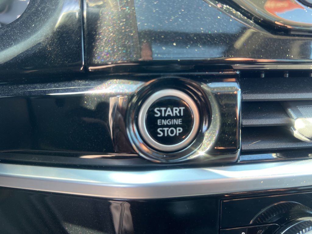 2022 Nissan Pathfinder SV photo