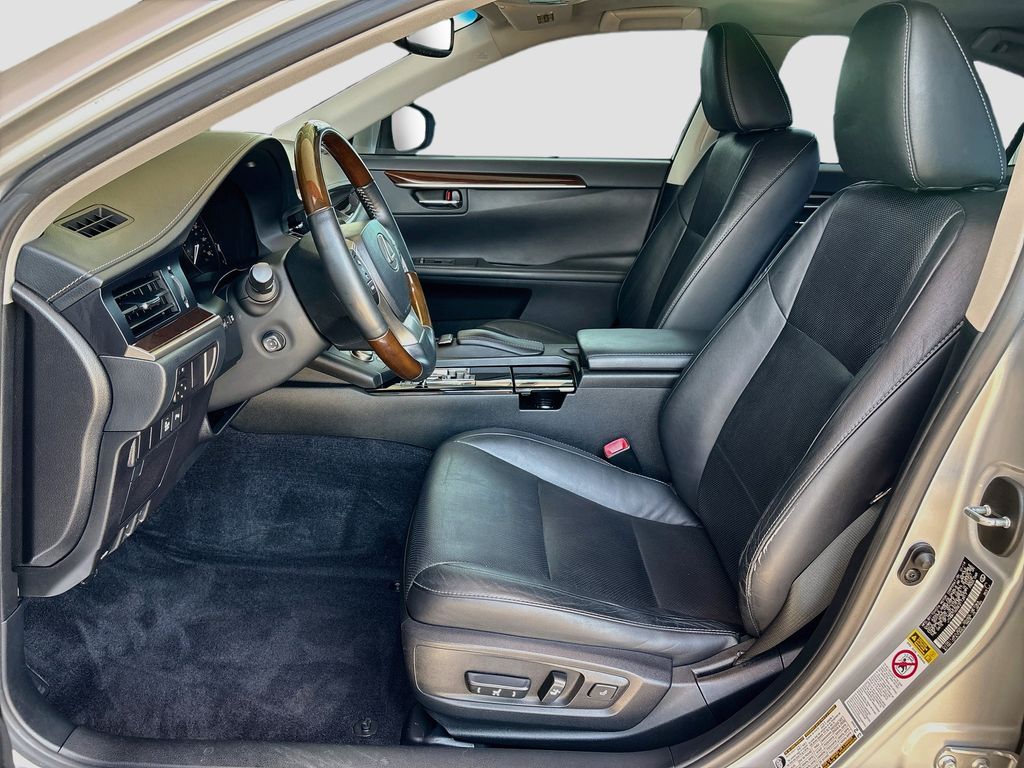 Thumbnail: 2014 Lexus ES - 19