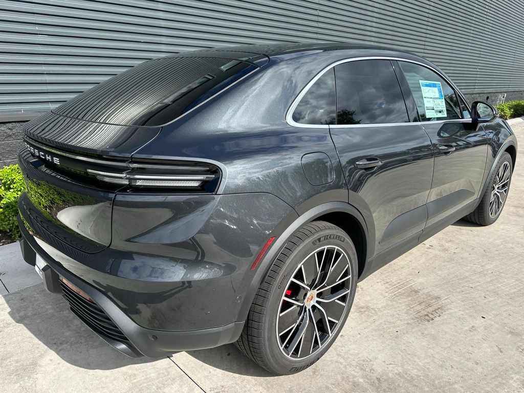 2025 Porsche Macan T 7