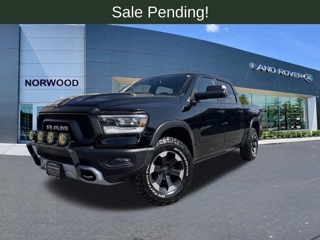 Diamond Black Crystal Pearlcoat 2019 RAM 1500 Pickup Truck Four-Wheel Drive 8-Speed Automatic