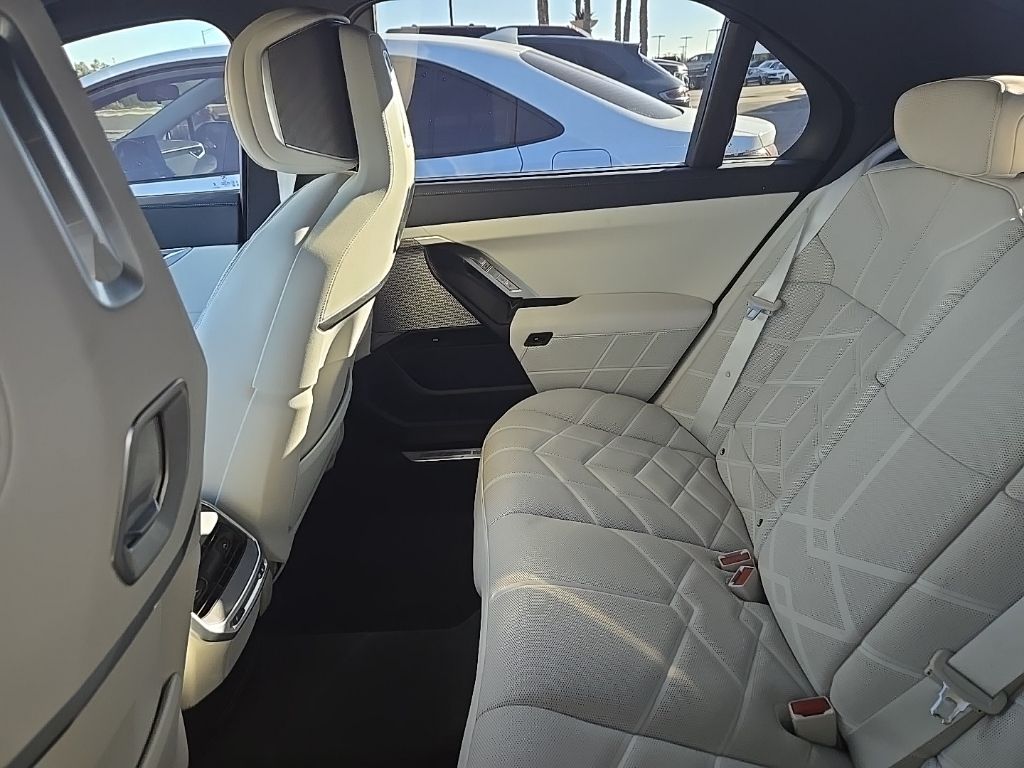 Thumbnail: 2023 BMW 7 Series - 6