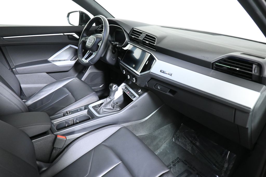 Thumbnail: 2021 Audi Q3 - 25