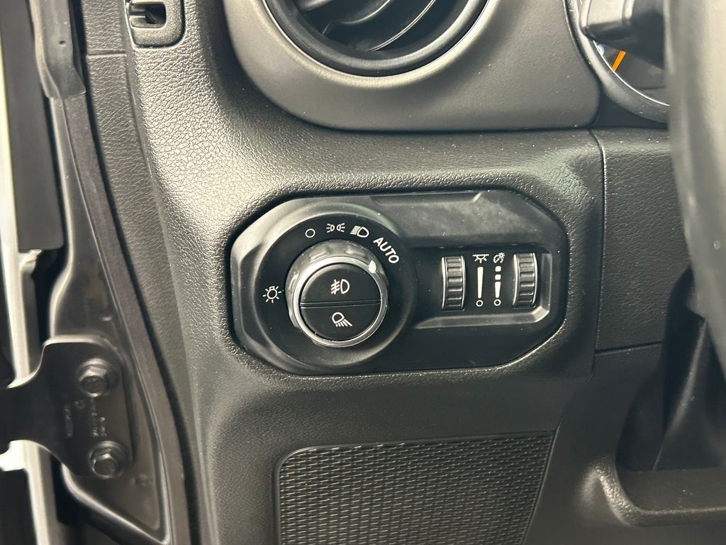 Used 2022 Granite Crystal Metallic Clearcoat Jeep Sport image 15