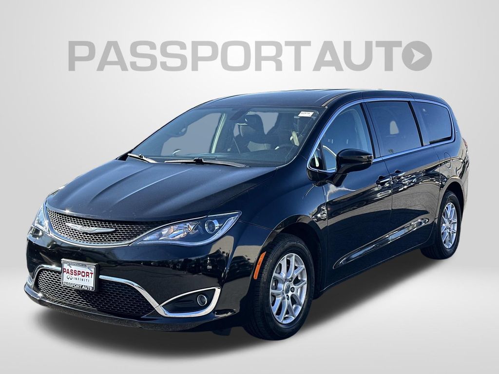 Brilliant Black Crystal Pearlcoat 2020 Chrysler Pacifica Touring FWD Minivan Front-Wheel Drive 9-Speed Automatic