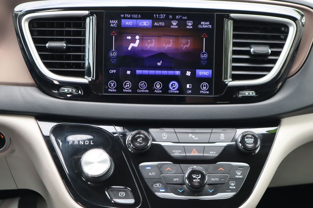 Thumbnail: 2017 Chrysler Pacifica - 14
