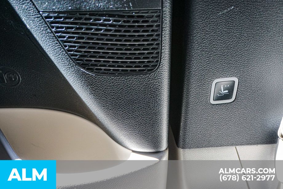 Used 2024 Silver Chrysler Touring L image 36