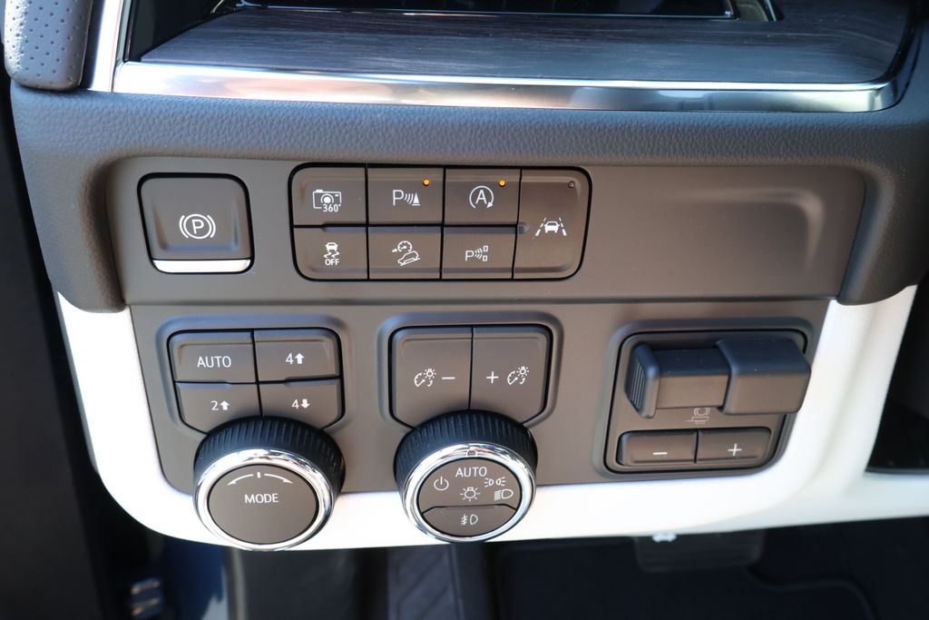 Thumbnail: 2025 Chevrolet Suburban - 22