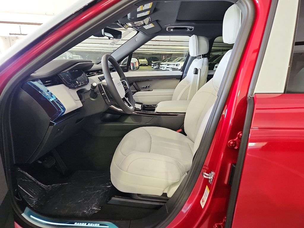 Thumbnail: 2025 Land Rover Range Rover Sport - 6