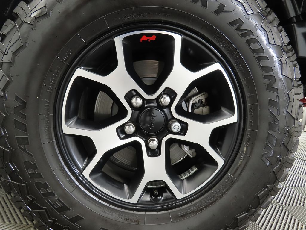 Thumbnail: 2021 Jeep Wrangler - 31
