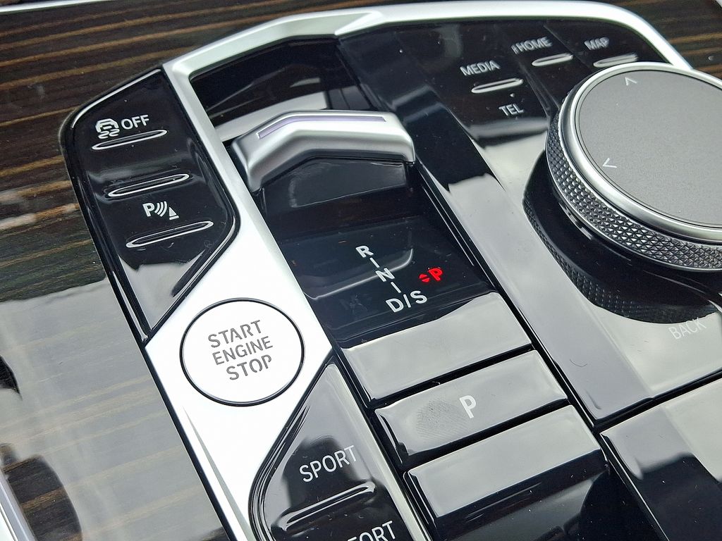 Thumbnail: 2024 BMW X7 - 17