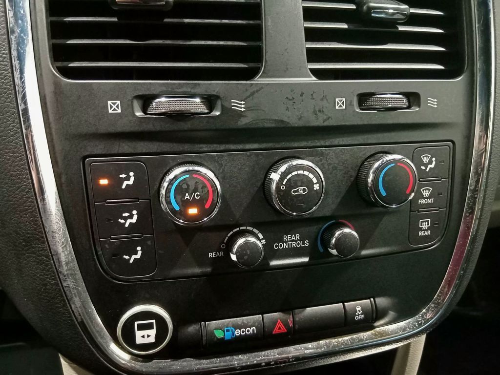 2018 Dodge Grand Caravan SXT — Billet Silver Metallic Clearcoat — photo 21