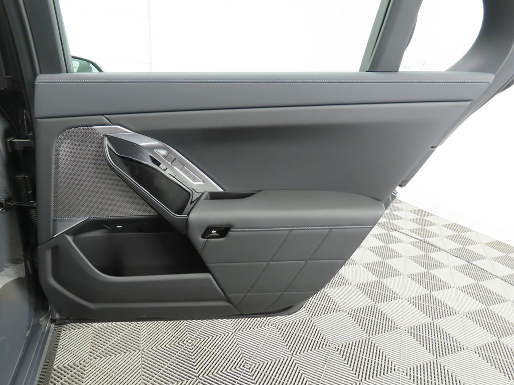 Thumbnail: 2026 BMW 7 Series - 26