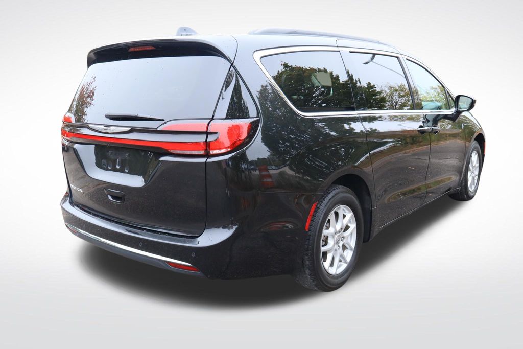 2022 Chrysler Pacifica Touring L 6