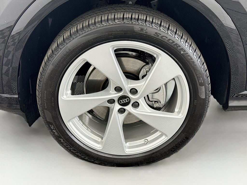 Thumbnail: 2025 Audi Q5 - 29