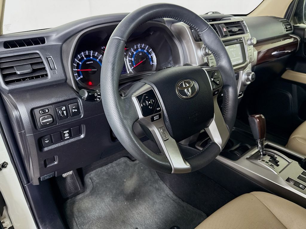 Thumbnail: 2016 Toyota 4Runner - 9