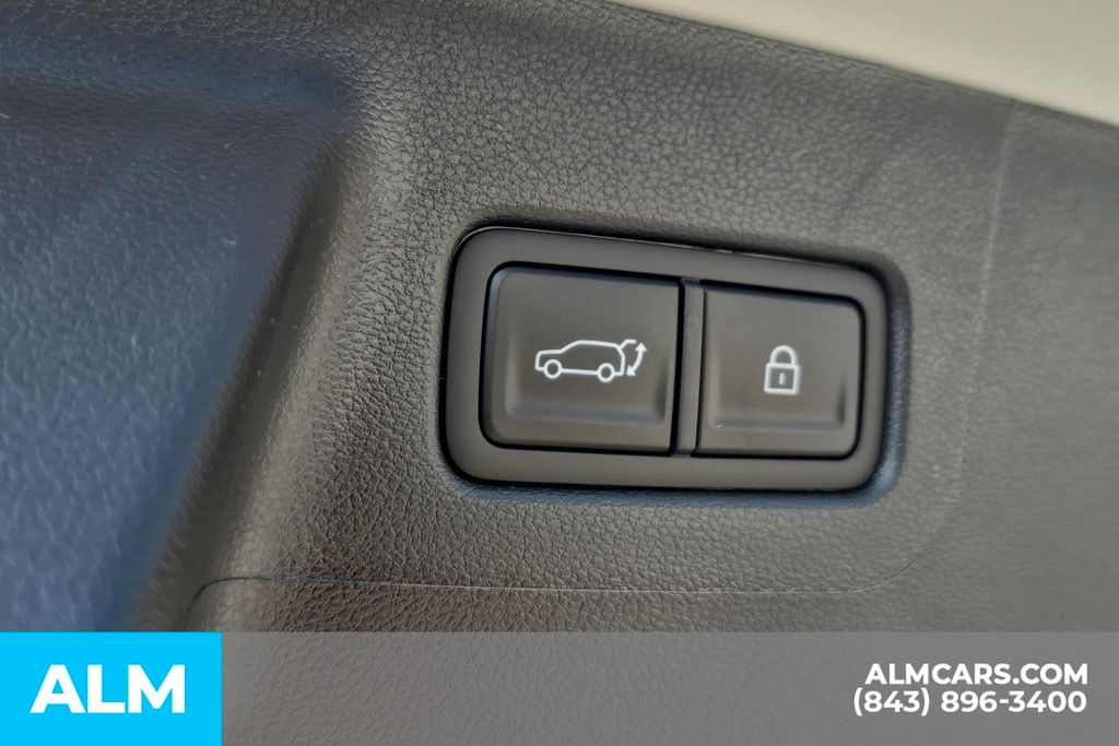 Used 2026 White Hyundai SE image 9