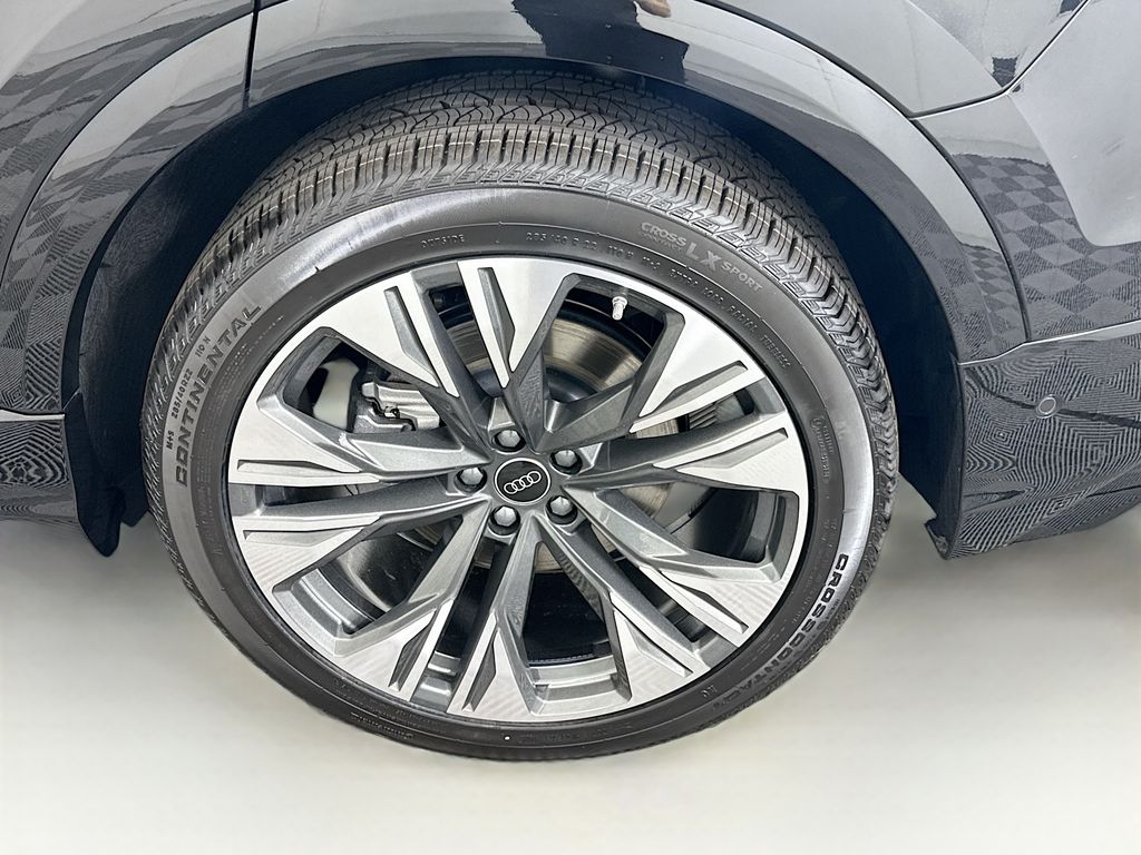 Thumbnail: 2026 Audi Q8 - 30