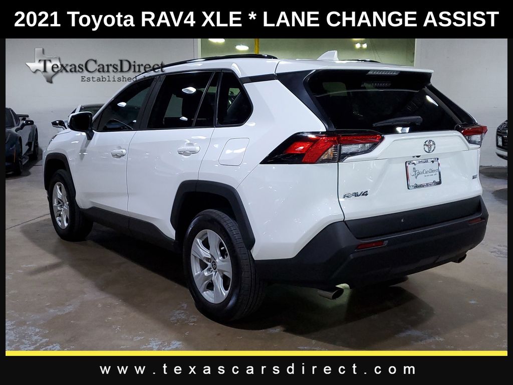 2021 Toyota RAV4 XLE 11