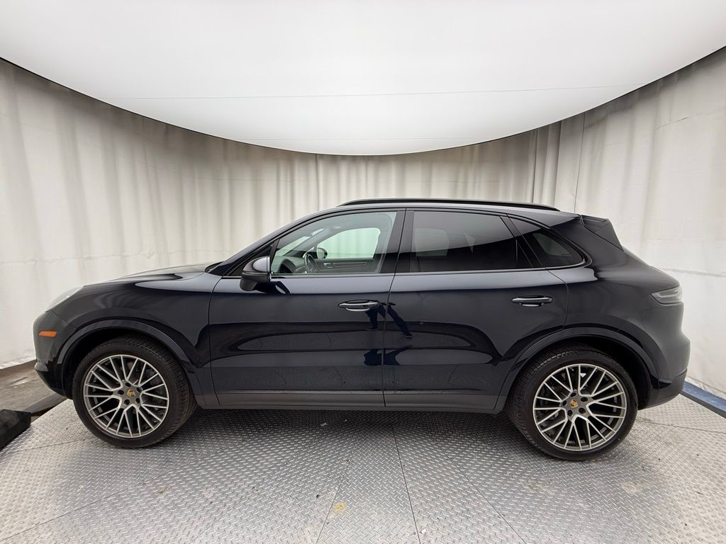 Thumbnail: 2023 Porsche Cayenne - 2