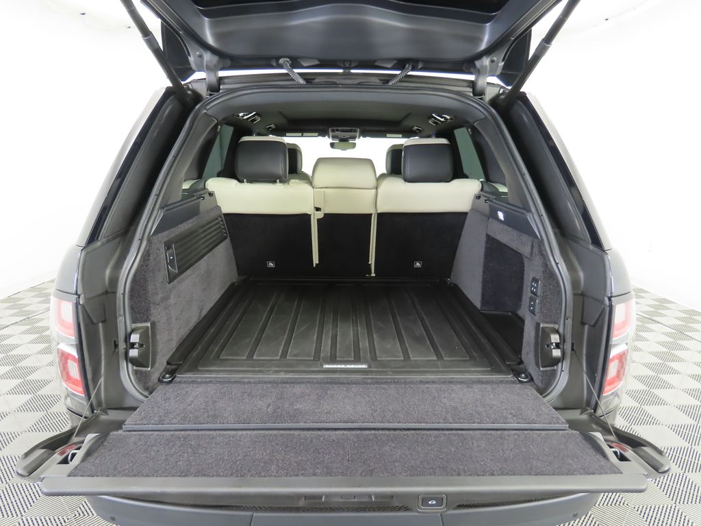 Thumbnail: 2022 Land Rover Range Rover - 28