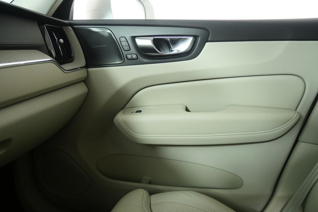 2021 Volvo XC60 T6 Inscription 31