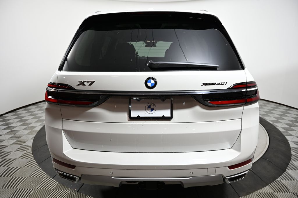 Thumbnail: 2026 BMW X7 - 4