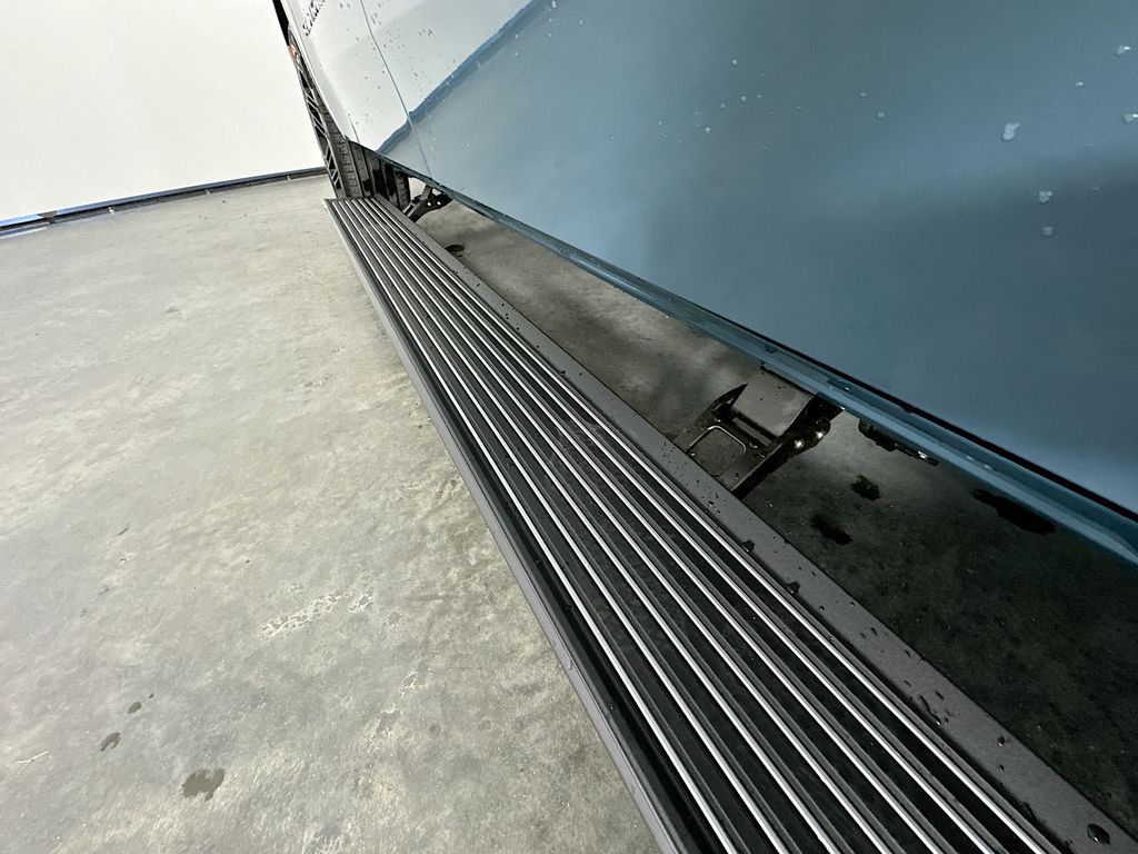 JeepGrand Wagoneer L22