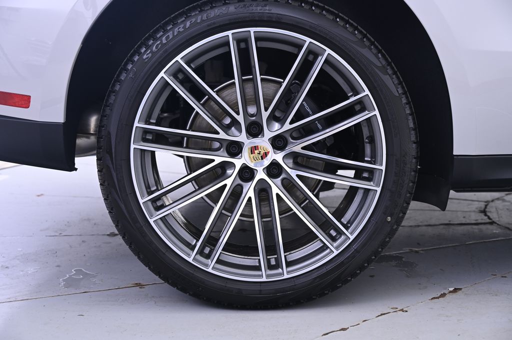 Thumbnail: 2026 Porsche Macan - 13